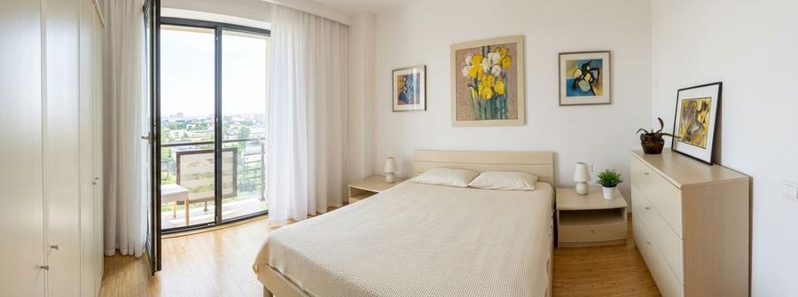 Apartament cu 4 camere decomandat în Central