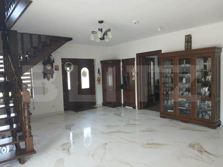 Casă cu 4 camere cu Teren 2000 Mp în Central