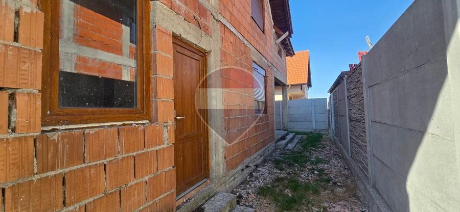 Casă individuală cu 4 camere cu Teren 301 Mp în Zimandu Nou