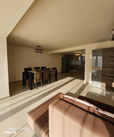 Casă cu 4 camere cu Teren 490 Mp în Central
