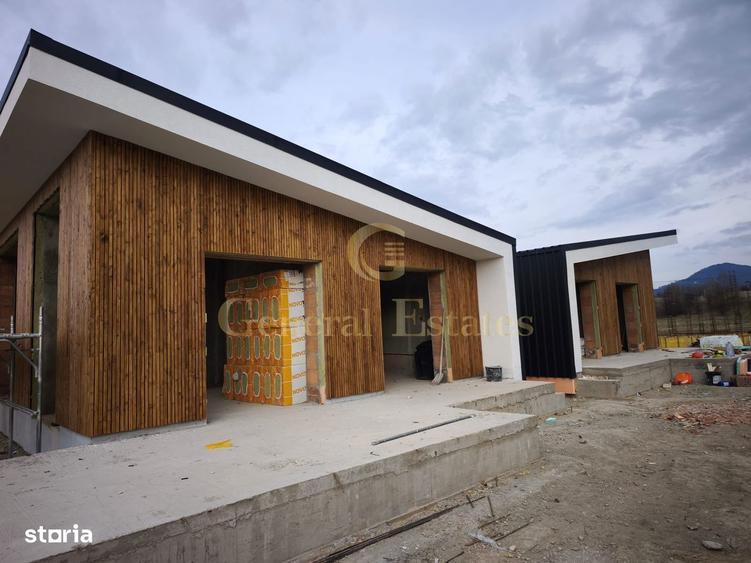 Casă cu 4 camere cu Teren 470 Mp în Central
