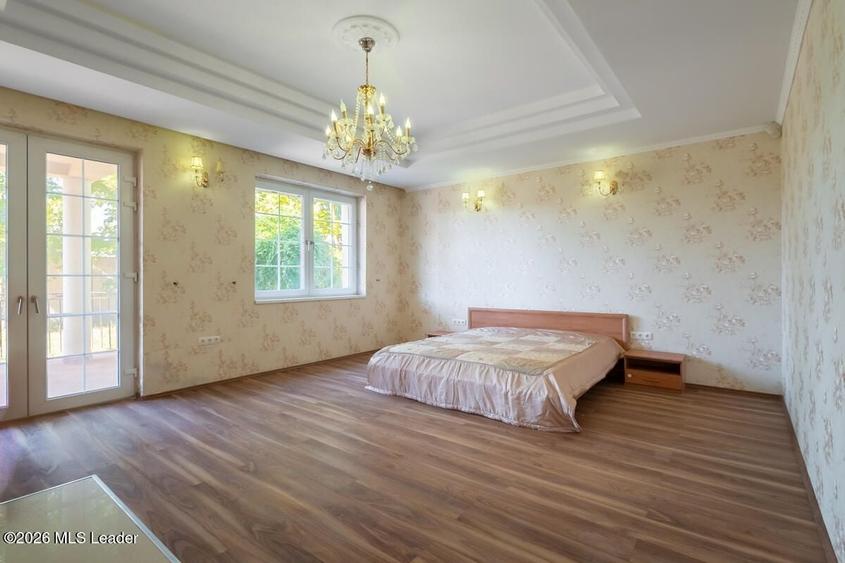 Casă individuală cu 11 camere cu Canalizare în Cernica
