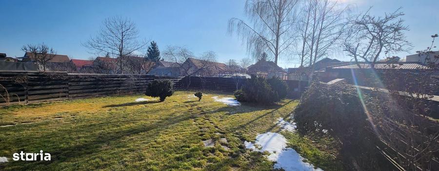 Casă cu 6 camere cu Teren 736 Mp în IAR