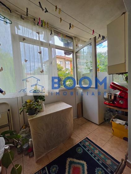 Apartament cu 3 camere decomandat în Căzănești (Râmnicu Vâlcea)