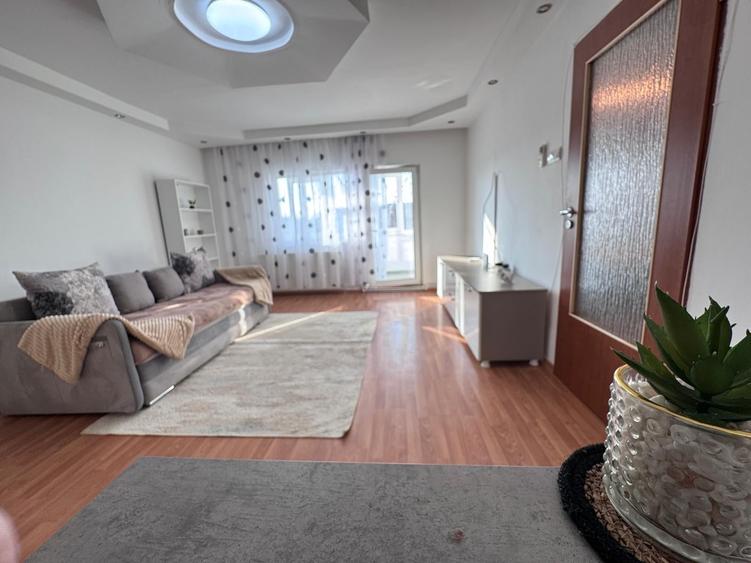 Apartament cu 2 camere decomandat în Banca Națională