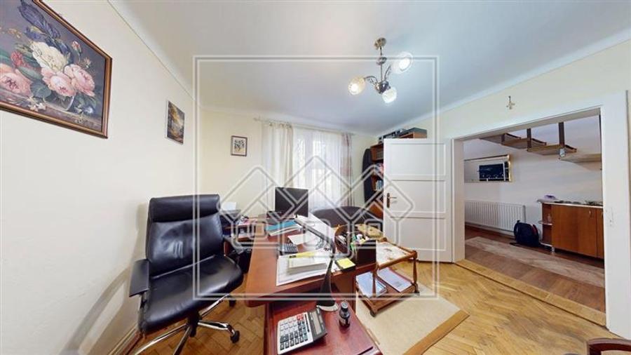 Casă individuală cu 6 camere cu Teren 950 Mp în Valea Aurie