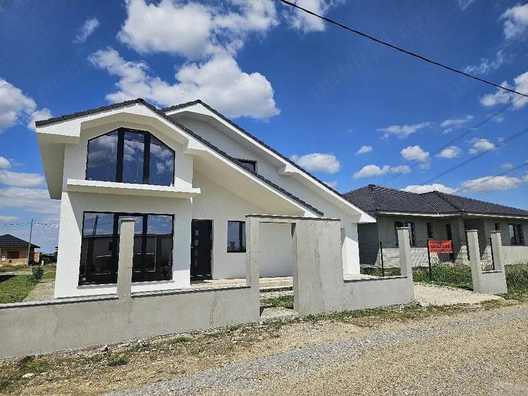 Casă cu Teren 570 Mp în Sânmartin