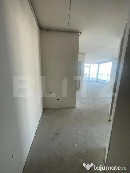 Apartament cu 3 camere semidecomandat în Torontalului