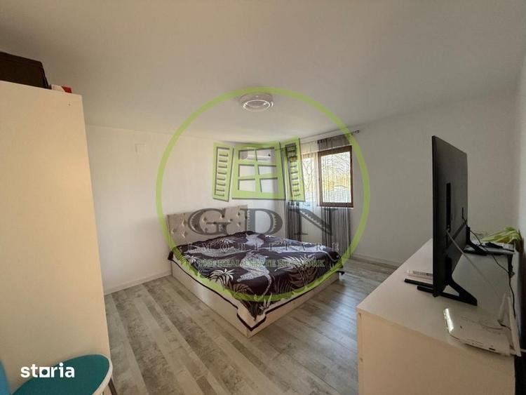 Casă cu 5 camere cu Teren 1175 Mp în Șimnicu de Sus
