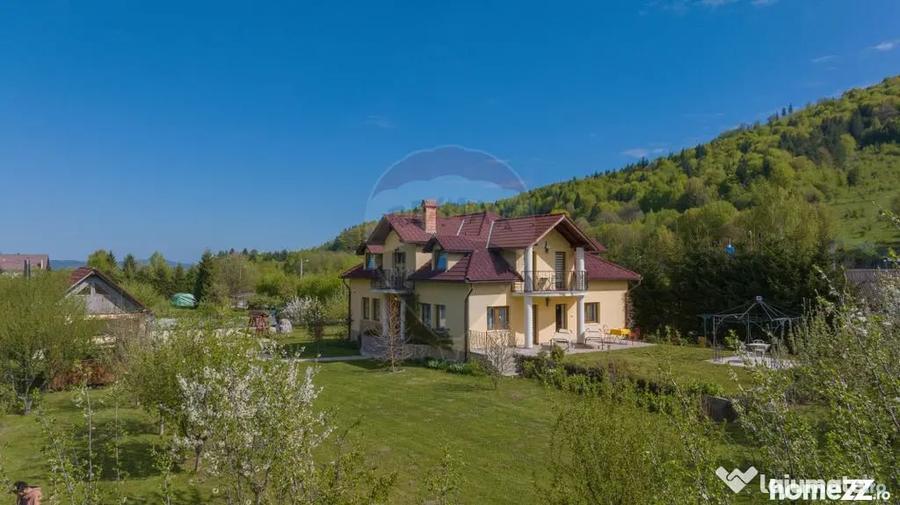 Casă cu 10 camere cu Teren 2789 Mp în Glăjărie
