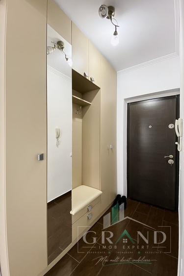 Apartament cu 3 camere semidecomandat, mobilat în Florești