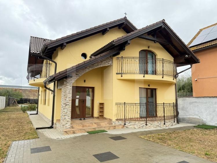 Casa individuala de inchiriat , 4 dormitoare , 4 bai , teren 1000mp. - 1