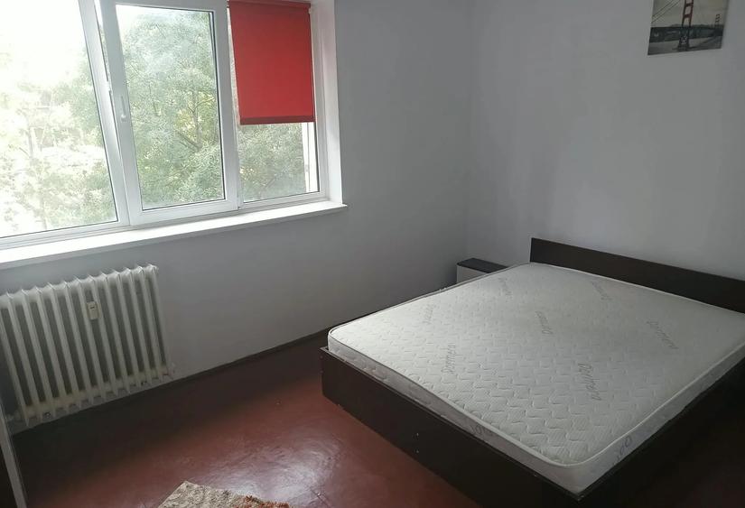Apartament cu 3 camere semidecomandat în Drumul Taberei