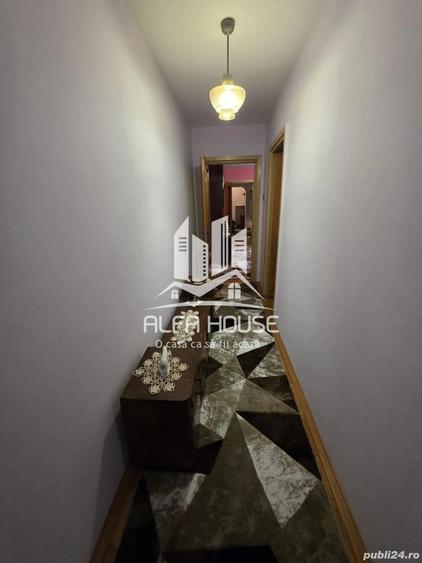 Apartament cu 3 camere semidecomandat în Micro II
