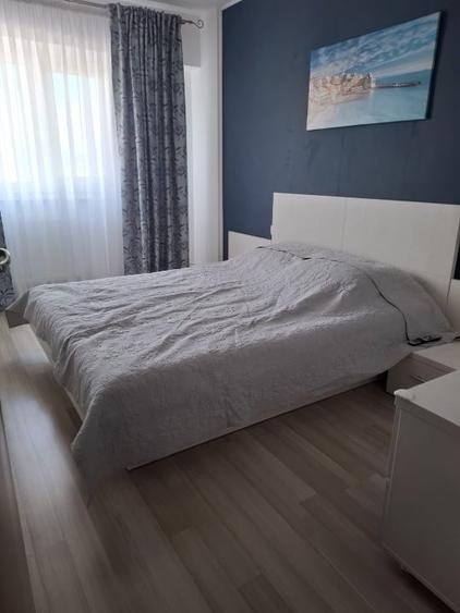 Apartament cu 3 camere decomandat, mobilat în Craiovei