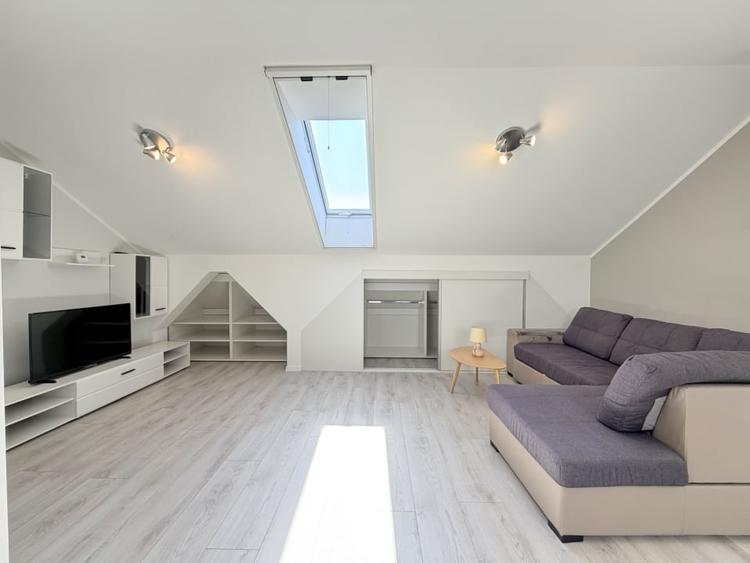 Apartament cu 3 camere decomandat, mobilat în Dumbrăvița
