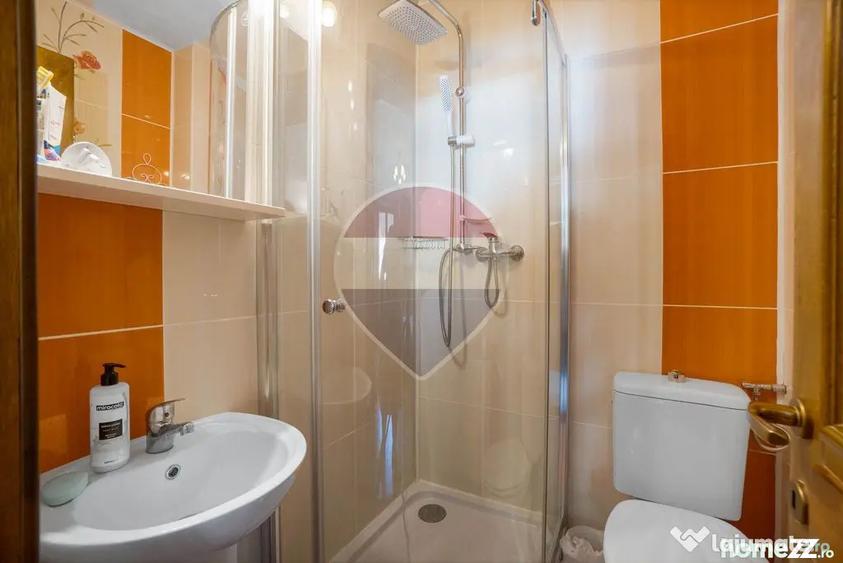 Casă cu 13 camere cu Teren 4780 Mp în Moieciu