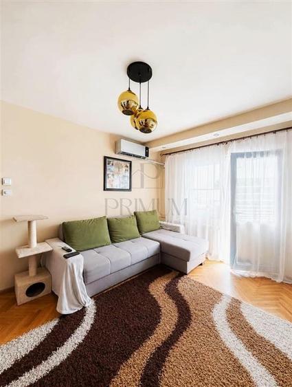 Apartament cu 3 camere semidecomandat, mobilat în Lipovei