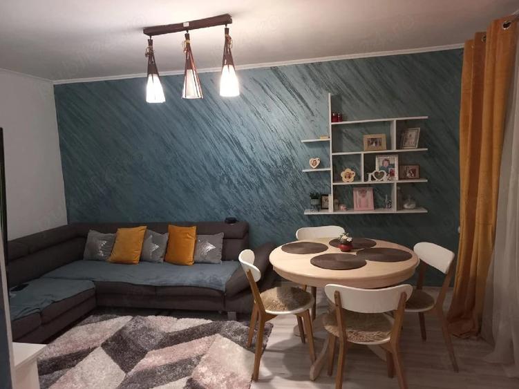 Apartament cu 3 camere decomandat în Exterior Vest