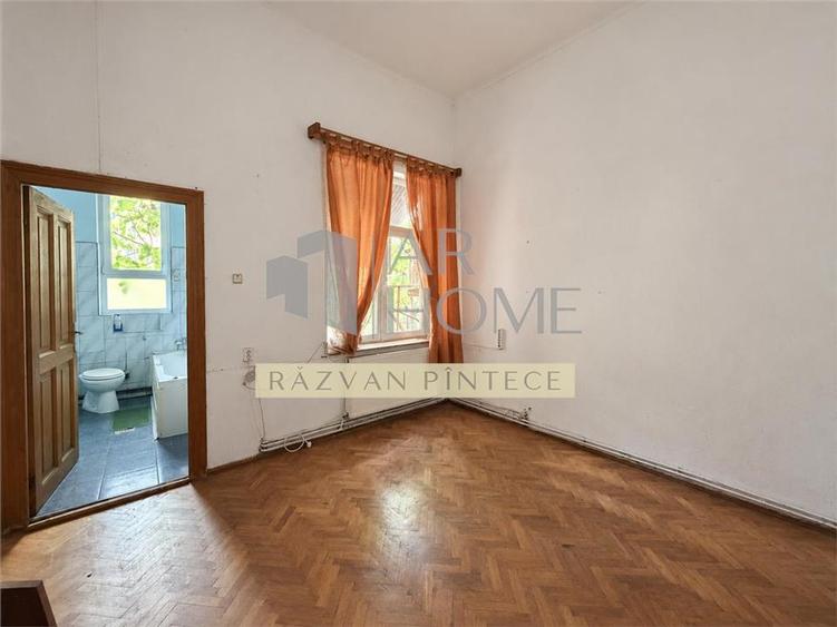 Casă individuală cu 5 camere cu Canalizare în Ultracentral