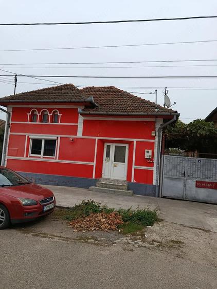 Casă cu 4 camere cu Teren 440 Mp în Central