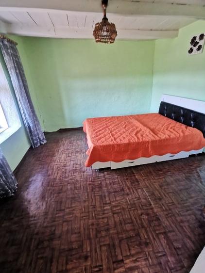 Casă individuală cu 2 camere cu Teren 700 Mp în Dumești