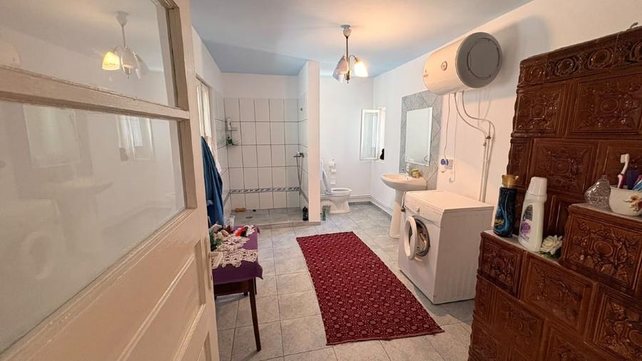 Casă individuală cu 5 camere cu Canalizare în Broșteni