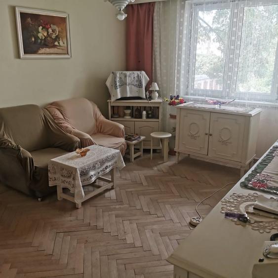 Apartament cu 3 camere semidecomandat în Central