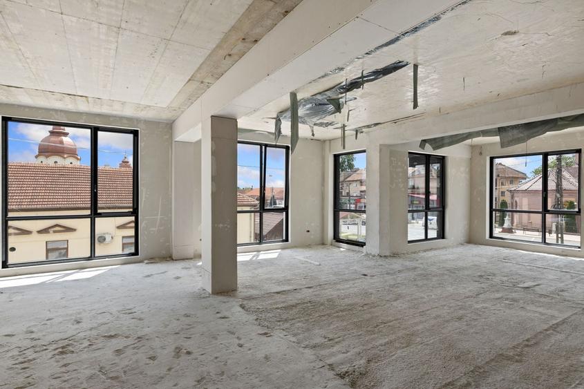 Spațiu comercial, de 498 mp, în Beliu