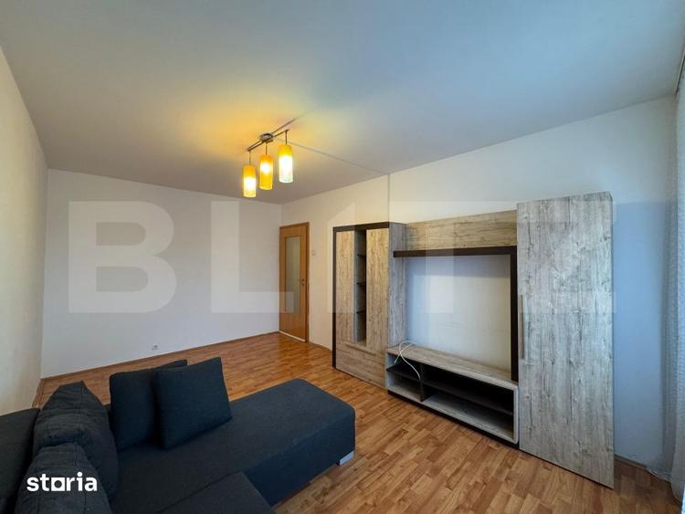 Apartament cu 3 camere decomandat în Sărari