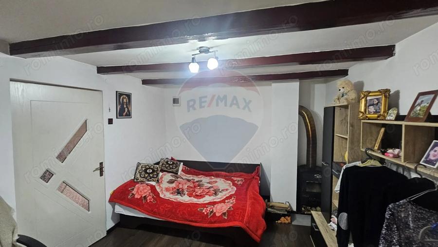 Casă cu Teren 1043 Mp în Dochia