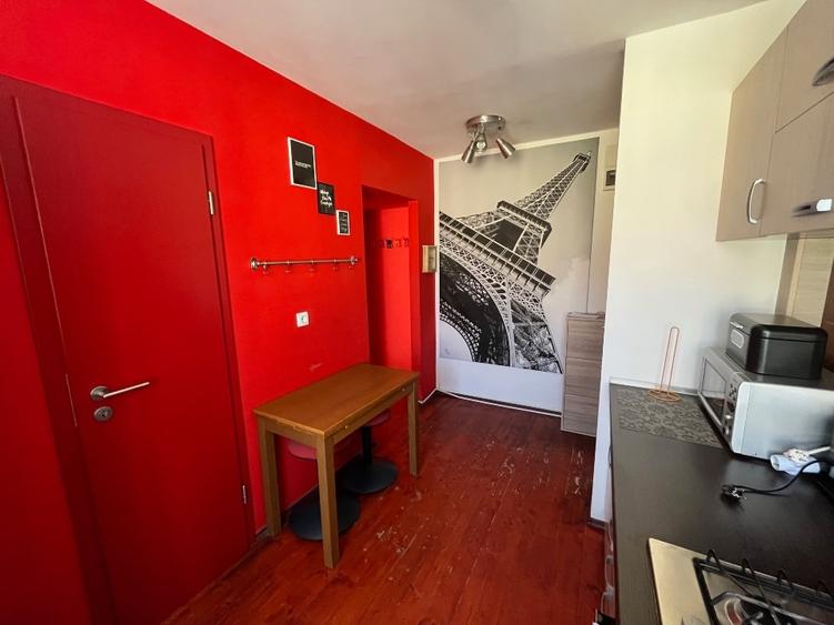 Apartament cu 2 camere semidecomandat, mobilat în Ultracentral