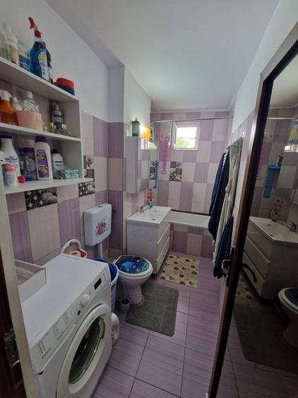 Apartament cu 4 camere semidecomandat în Central