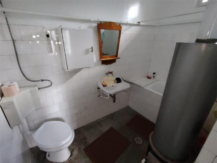 Casă cu 2 camere cu Teren 469 Mp în Central