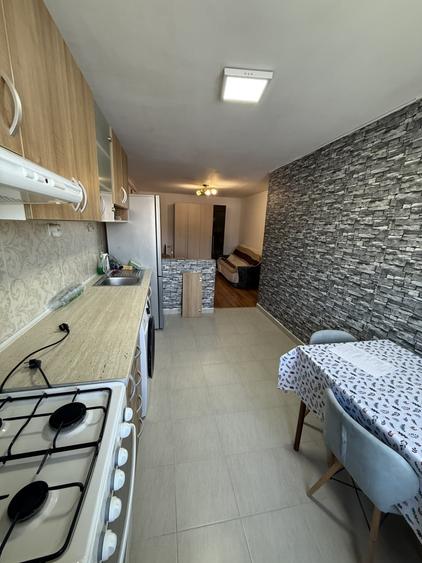 Apartament cu 3 camere semidecomandat, mobilat în Florești — fotografia 2