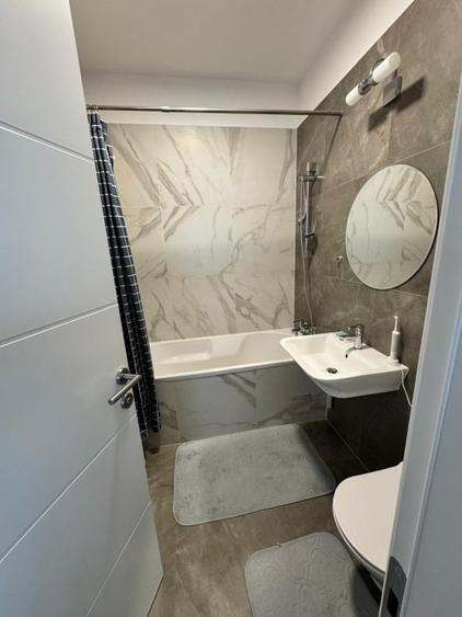 Casă cu 5 camere cu Canalizare în Central