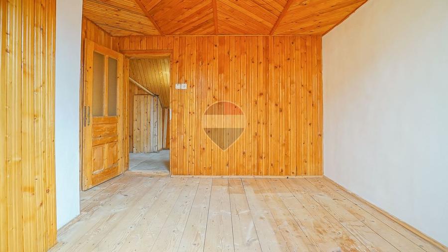 Casă individuală cu 6 camere cu Teren 1915 Mp în Bran
