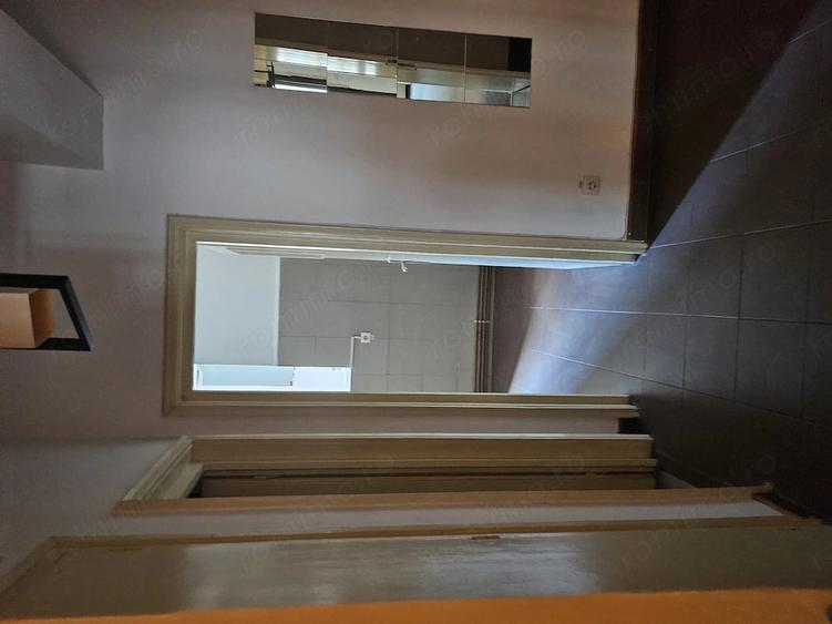 Apartament cu 4 camere semidecomandat în Magheru