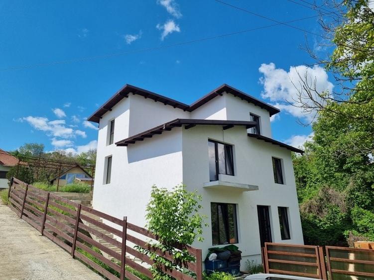 Casă cu 4 camere în Valea Mare