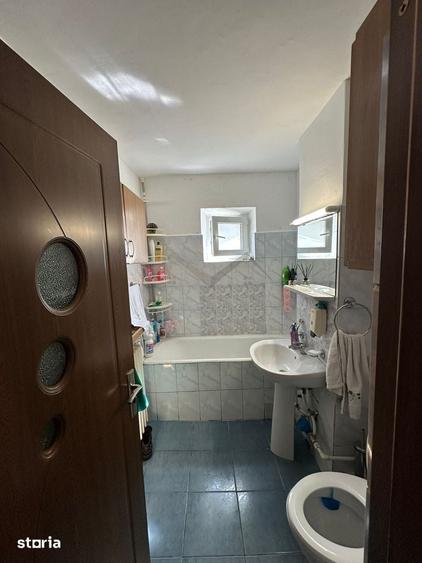 Apartament cu 3 camere decomandat în Holboca