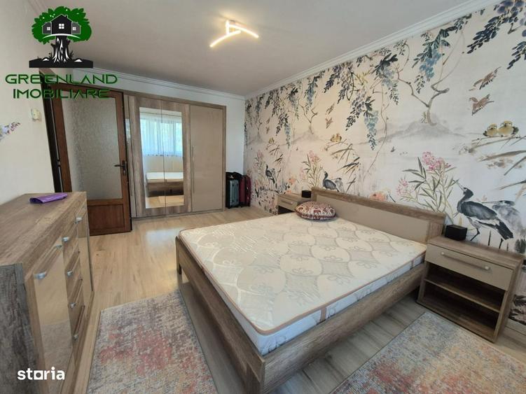 Apartament cu 3 camere decomandat în Podu Roș