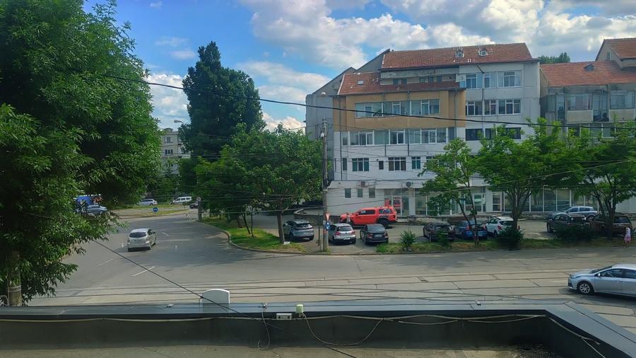 Apartament cu 3 camere decomandat în Exterior Sud