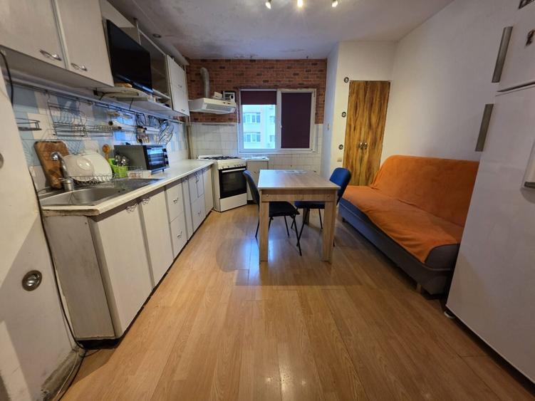 Apartament cu 2 camere decomandat, mobilat în Vitan
