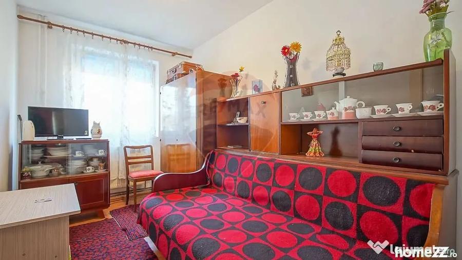 Apartament cu 3 camere semidecomandat în Griviței