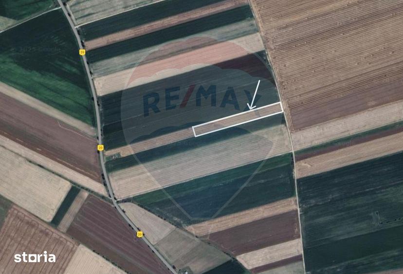 Teren de 9750 mp, în Hălchiu