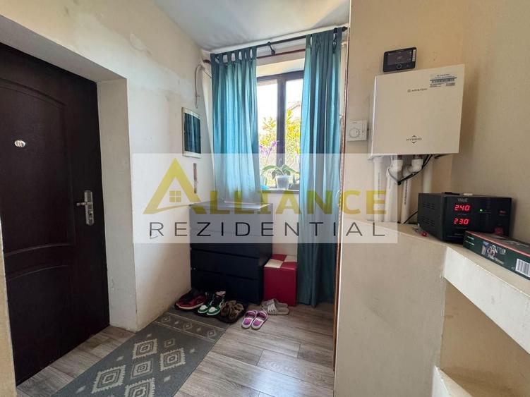 Casă individuală cu 7 camere decomandat cu Canalizare în Central