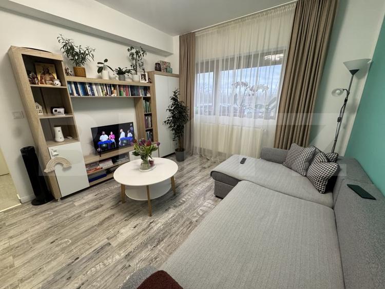 Apartament cu 2 camere semidecomandat, mobilat în Bucium