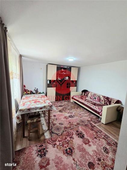 Casă cu 2 camere decomandat în Vadu