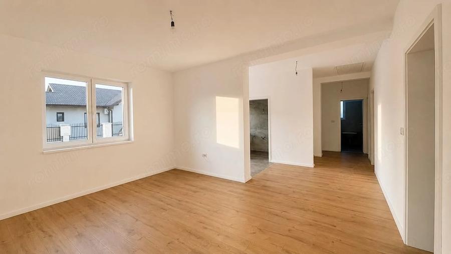 Casă cu Teren 400 Mp în Utvin