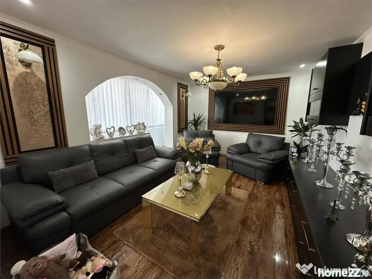 Apartament cu 3 camere decomandat în Sud
